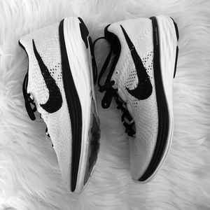 Nike flyknit lunar 3 size 6.5 women